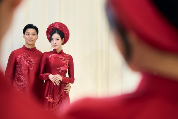 Ba trang phục cưới của vợ cầu thủ Vũ Văn Thanh - 2