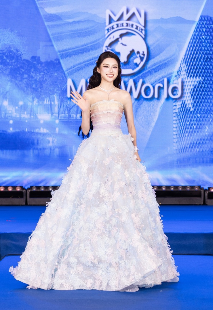 Dàn mỹ nhân đọ phong cách cùng Miss World Opal Suchata - 3