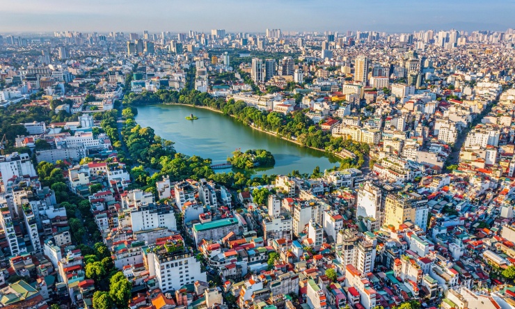 Hồ Hoàn Kiếm - trung tâm Thủ đô nhìn từ trên cao.