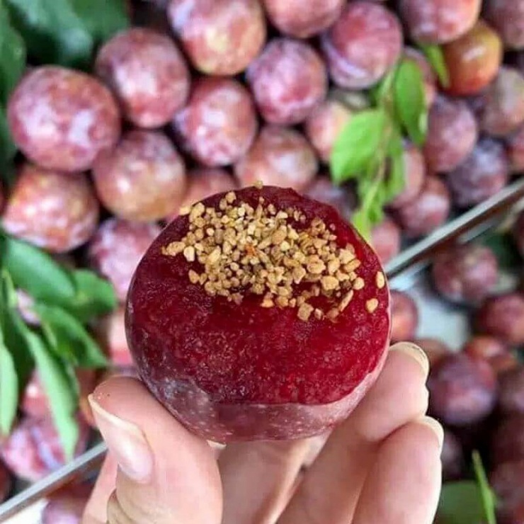 Nếu ăn quá nhiều hoặc ăn sai cách, loại quả này vẫn có thể khiến cơ thể xuất hiện tình trạng nóng trong, nổi mụn hoặc khó chịu tiêu hóa
