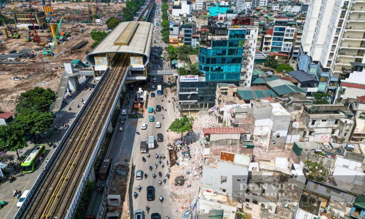 Dự án đường Vành đai 2,5 đoạn qua phường Thanh Xuân đang được Hà Nội đẩy nhanh tiến độ giải phóng mặt bằng theo lệnh xây dựng khẩn cấp. Đoạn tuyến dài gần 1 km, kéo dài từ phố Ngụy Như Kon Tum đến đường Nguyễn Trãi.