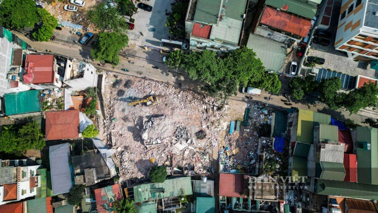 Một trong những khó khăn lớn nhất hiện nay là tuyến đường đi qua khu dân cư lâu đời thuộc khu vực làng Nhân Chính cũ, nơi có hệ thống ngõ nhỏ chằng chịt khiến máy móc cơ giới khó tiếp cận.