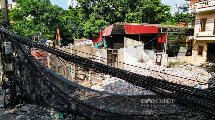 Dự án đường Vành đai 2,5 có tổng chiều dài 19,41 km, mặt cắt ngang 40-50 m; điểm đầu giao với đường dẫn cầu Thanh Trì, điểm cuối tại phường Phú Thượng. Toàn tuyến được chia thành 13 đoạn, triển khai theo nhiều hình thức và nguồn vốn khác nhau. Trong đó, 7,6 km đã hoàn thành theo quy hoạch, 9,36 km đang được triển khai đầu tư...