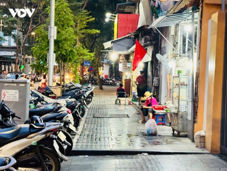 Theo đề xuất của Hà Nội, các tuyến phố được thí điểm cho thuê vỉa hè phải có chiều rộng tối thiểu 3m và đảm bảo phần lối đi dành cho người đi bộ ít nhất 1,5m