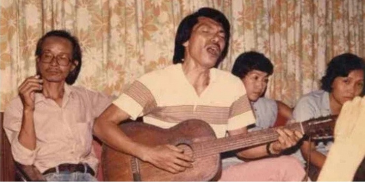 Nhạc sĩ Trần Tiến từng nhiều lần "khóc nhẹ" khi hát về mẹ và chị. Ảnh: TL