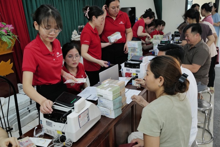 Ôm bao tải nhận tiền đền bù đất - 9