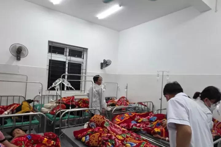 Lai Châu: Hơn 200 học sinh ngộ độc nghi do ăn quả lạ