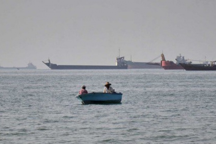 Một tàu Ấn Độ chìm sau vụ tấn công gần Hormuz