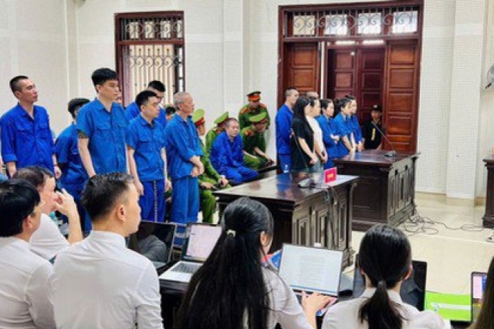 VIDEO: Dẫn giải trùm" ma túy Bùi Đình Khánh cùng 3 đồng phạm bị tuyên án tử hình rời tòa