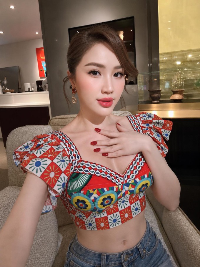 Ảnh sao 15/5: Tóc Tiên sexy trong tiệc mừng sinh nhật đầu tiên độc thân trở lại - 5