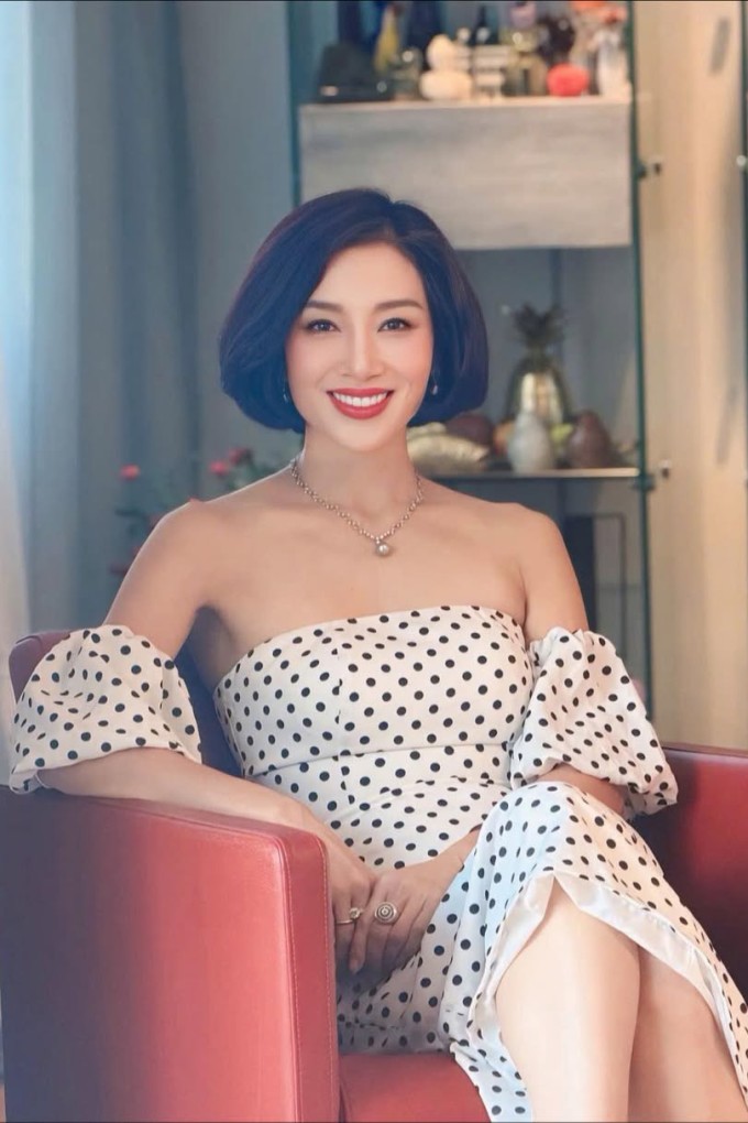 Ảnh sao 15/5: Tóc Tiên sexy trong tiệc mừng sinh nhật đầu tiên độc thân trở lại - 4