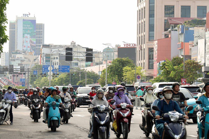 Bất ngờ với hình ảnh ngày đầu tiên vận hành làn đảo chiều trên đường Cộng Hòa - 8
