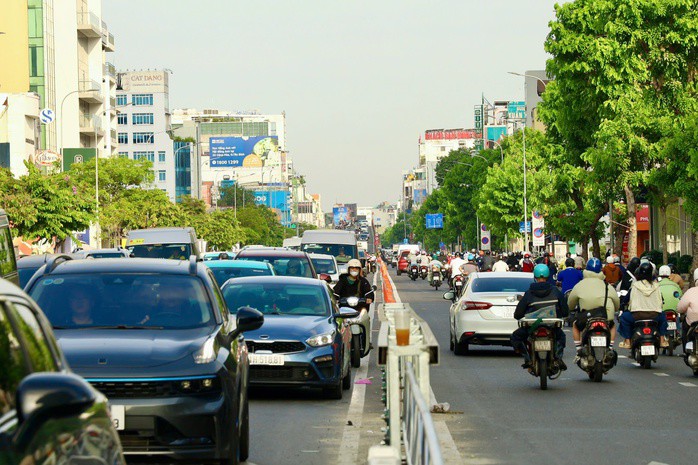 Bất ngờ với hình ảnh ngày đầu tiên vận hành làn đảo chiều trên đường Cộng Hòa - 9