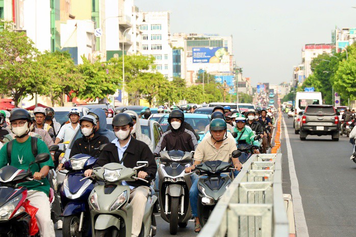 Bất ngờ với hình ảnh ngày đầu tiên vận hành làn đảo chiều trên đường Cộng Hòa - 13