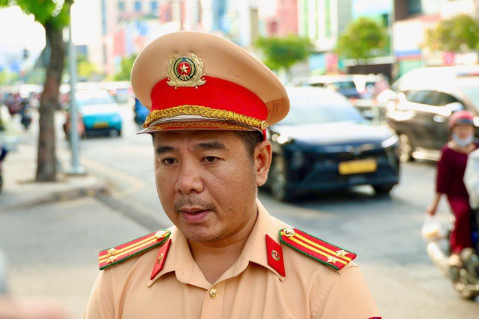 Bất ngờ với hình ảnh ngày đầu tiên vận hành làn đảo chiều trên đường Cộng Hòa - 14