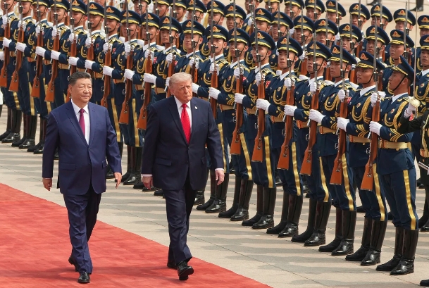 Chủ tịch Trung Quốc Tập Cận Bình tiếp đón Tổng thống Mỹ Donald Trump tại Bắc Kinh. Ảnh: AP
