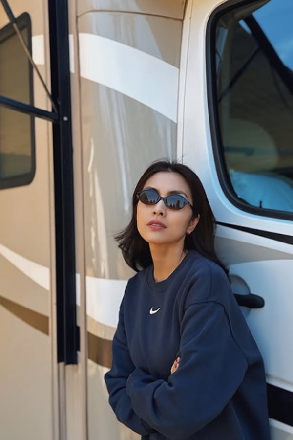 Nhiều khán giả nhận xét gu thời trang của Tăng Thanh Hà phù hợp với phụ nữ hiện đại bởi tính ứng dụng cao. Các set đồ của cô không quá xa vời hay khó mặc, ngược lại có thể áp dụng trong nhiều hoàn cảnh như đi làm, dạo phố hay du lịch. Bên cạnh đó, phong cách của nữ diễn viên còn phản ánh lối sống mà cô theo đuổi nhiều năm qua: Nhẹ nhàng, kín đáo và đề cao giá trị bền vững. Thay vì xuất hiện dày đặc với hình ảnh hào nhoáng, cô chọn xây dựng dấu ấn bằng sự tinh tế và ổn định.