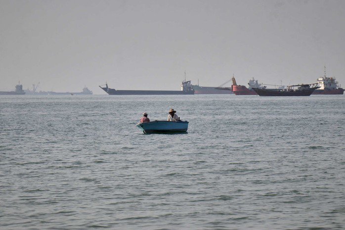 Một tàu Ấn Độ chìm sau vụ tấn công gần Hormuz - 1