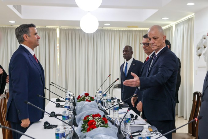 Giám đốc CIA John Ratcliffe họp với các quan chức Cuba tại Havana trong hình ảnh được công bố ngày 14/5. Ảnh: X/CIA
