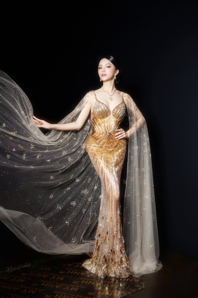 Hương Giang gấp rút chuẩn bị cho cuộc thi sắc đẹp.