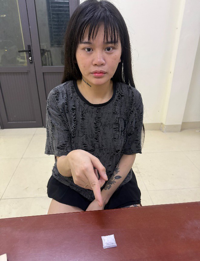 Quản lý và nhân viên đưa đón quán karaoke cung cấp ma túy cho nhân viên dịch vụ - 3