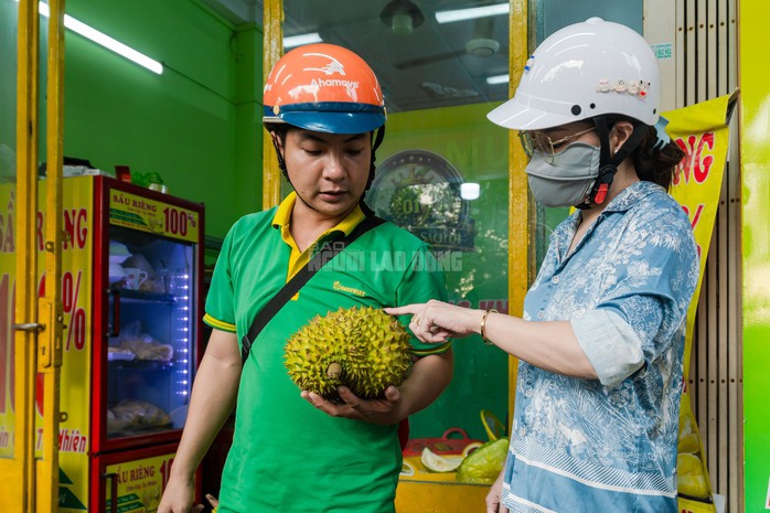 VIDEO: Sầu riêng giá rẻ “đổ bộ” TPHCM, cửa hàng bán cả tấn mỗi ngày - 14