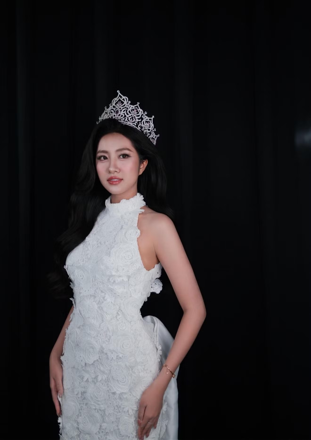“Càng học, tôi càng nhận ra mình còn thiếu nhiều điều. Việc học giúp tôi mở rộng kiến thức và hoàn thiện bản thân”, cô bày tỏ.