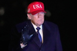 Ông Trump ám chỉ chiến dịch quân sự nhằm vào Iran sẽ tiếp tục