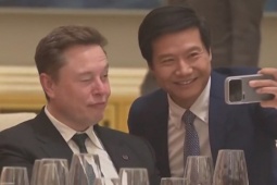 CEO Xiaomi và Elon Musk gây sốt khi chụp selfie