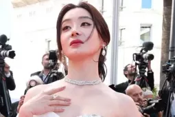 Sao nữ mặc sexy nhưng bị ngó lơ tại Cannes