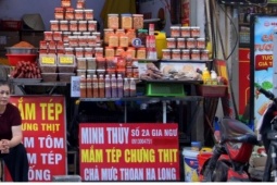 Đề xuất cho thuê vỉa hè Hà Nội: Lo lắng giữa mưu sinh và tái diễn việc lấn chiếm?