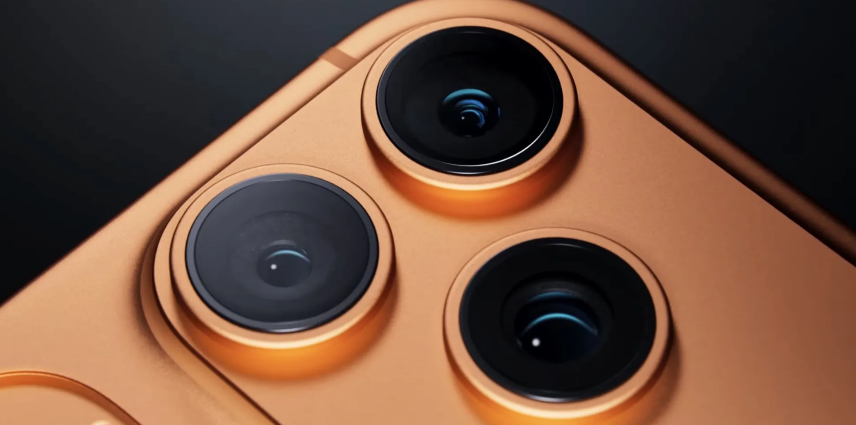 Cận cảnh cụm camera sau của iPhone 17 Pro.