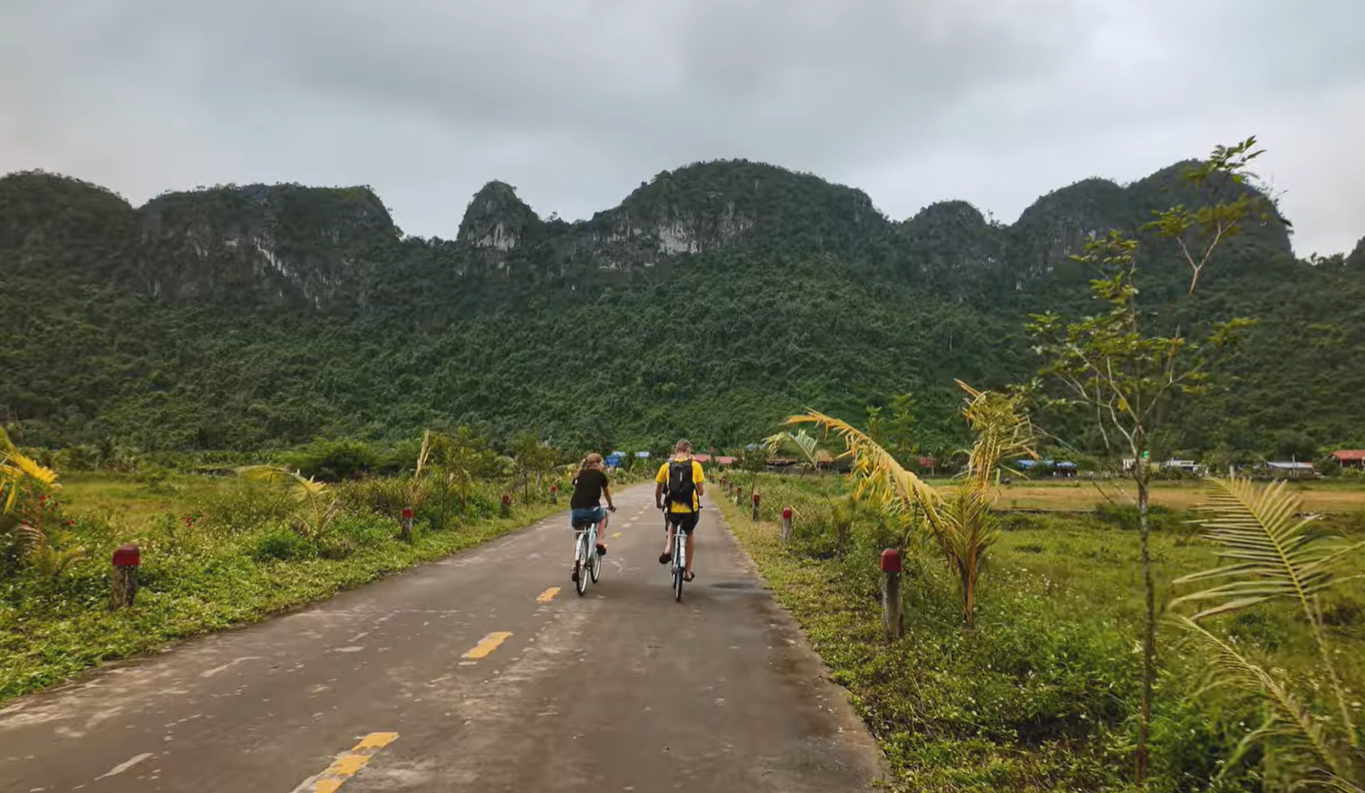 Làng Việt Hải nằm sâu trong Vườn quốc gia Cát Bà, cách trung tâm thị trấn Cát Bà cũ khoảng 10km. Ảnh: Diana Neven