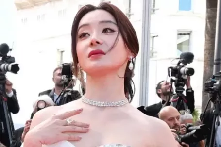 Sao nữ mặc sexy nhưng bị ngó lơ tại Cannes