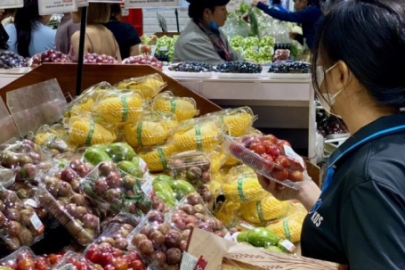 Tiểu thương lý giải mận hậu chưa vào vụ cao điểm nhưng giá siêu rẻ, sập sàn chỉ vài nghìn đồng/kg