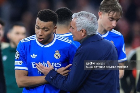 Real Madrid chốt tương lai Mbappe, chờ Mourinho về hồi sinh siêu sao
