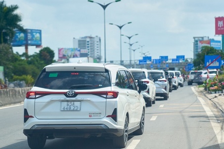 Dẫn đầu hai phân khúc “ăn khách”, Veloz Cross và Yaris Cross tiếp tục gây sức ép lên đối thủ