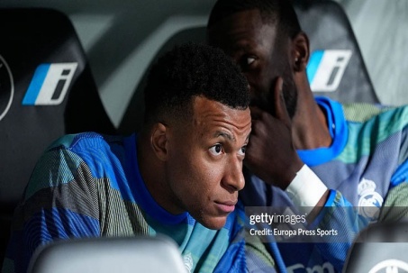 Real Madrid thêm loạn: Mbappe bóng gió chỉ trích HLV trưởng, Arbeloa phản pháo