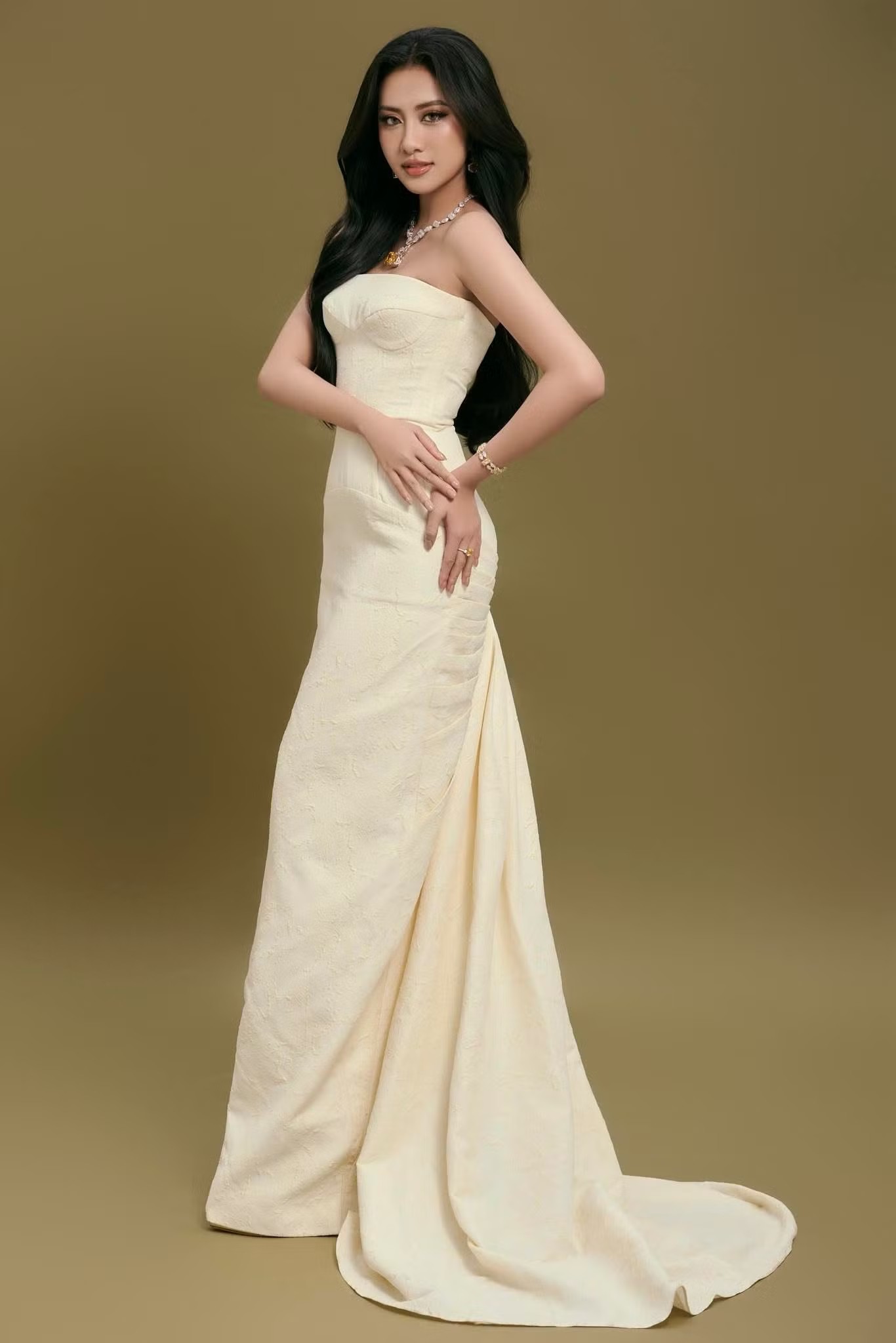 Với nước da ngăm cá tính cùng chiều cao ấn tượng và số đo ba vòng cân đối, Hà Trúc Linh được nhận xét phù hợp hình ảnh sắc sảo, hiện đại.