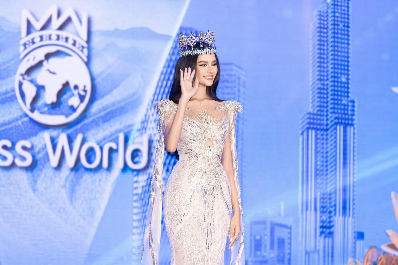 Đương kim Hoa hậu Thế giới Opal Suchata tại sự kiện.