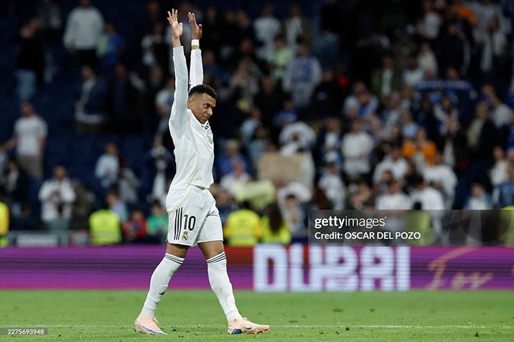 Mbappe bị cổ động viên Real Madrid la ó