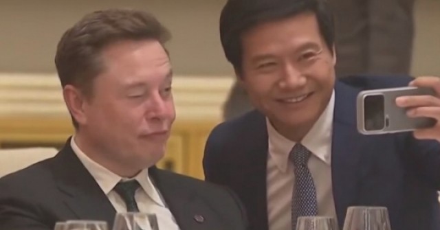 CEO Xiaomi và Elon Musk gây sốt khi chụp selfie