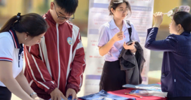 Hàng loạt trường đại học tăng học phí
