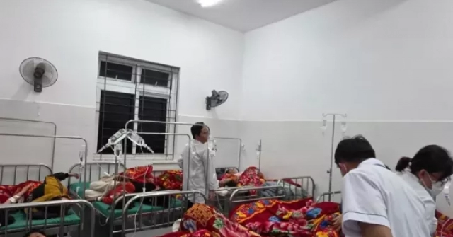 Lai Châu: Hơn 200 học sinh ngộ độc nghi do ăn quả lạ