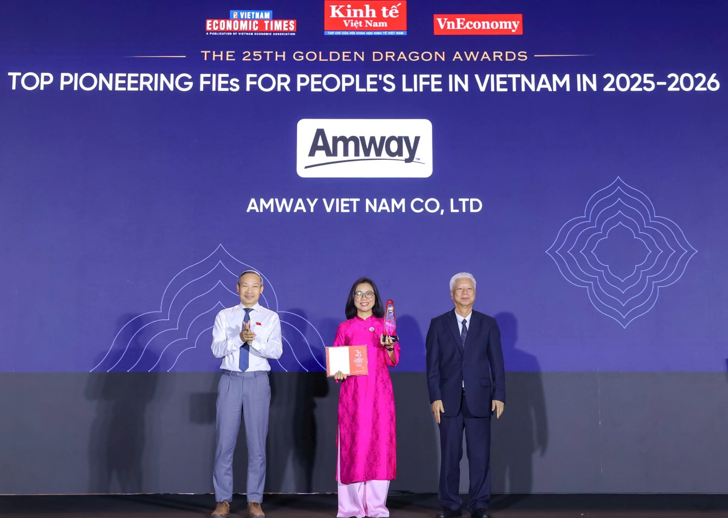 Amway Việt Nam ghi dấu lần thứ 10 được vinh danh tại Giải thưởng Rồng Vàng - 1