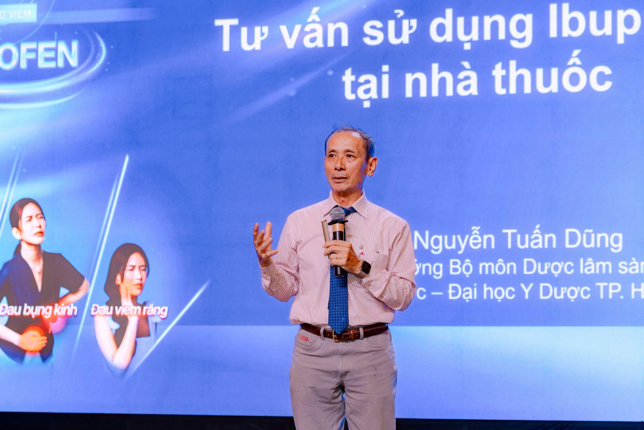 PGS.TS.DS. Nguyễn Tuấn Dũng, Nguyên trưởng Bộ môn Dược lâm sàng , Đại học Y Dược TP. HCM chia sẻ về kỹ năng tư vấn sử dụng Ibuprofen tại nhà. Ảnh: Imexpharm