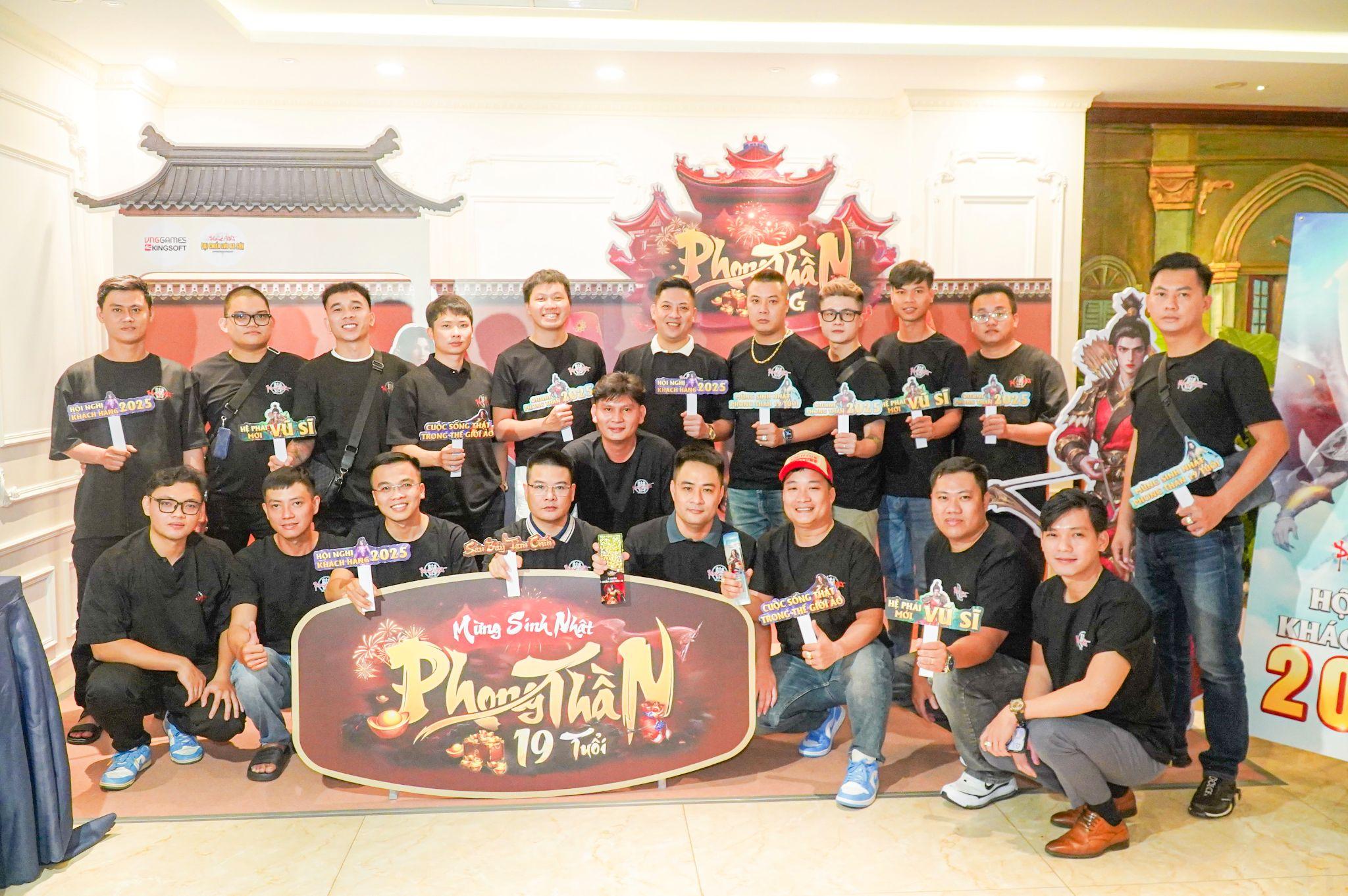 Phong Thần thường xuyên tổ chức những buổi offline gặp gỡ cho cộng đồng game thủ