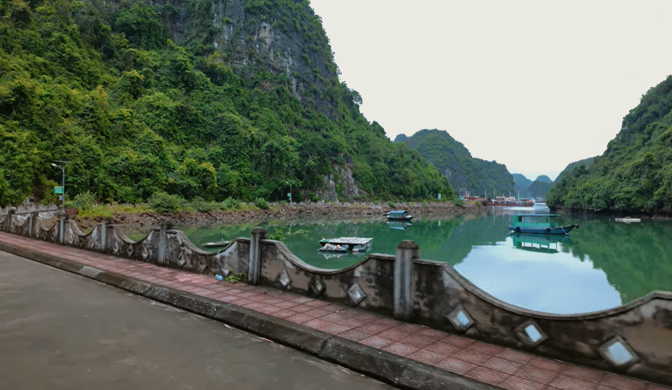 Khung cảnh xanh mát, yên bình ở ngôi làng không có xe máy và ô tô. Ảnh: Diana Neven