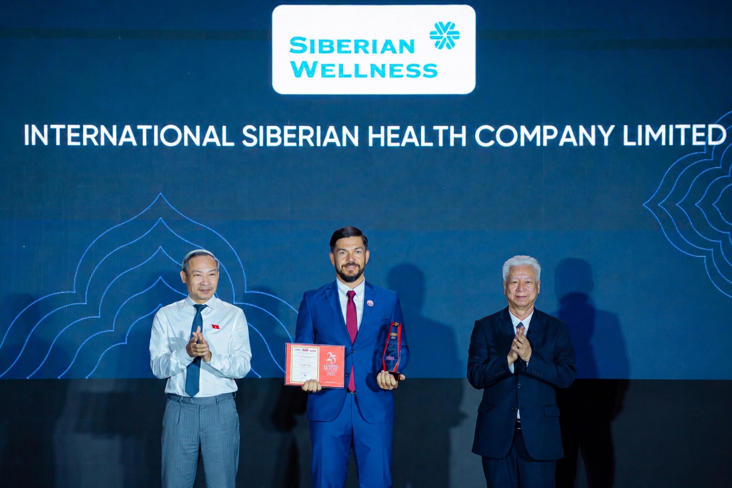 Siberian Wellness tiếp tục được vinh danh Top 10 doanh nghiệp FDI tiên phong vì cuộc sống cộng đồng tại Lễ trao giải Rồng Vàng