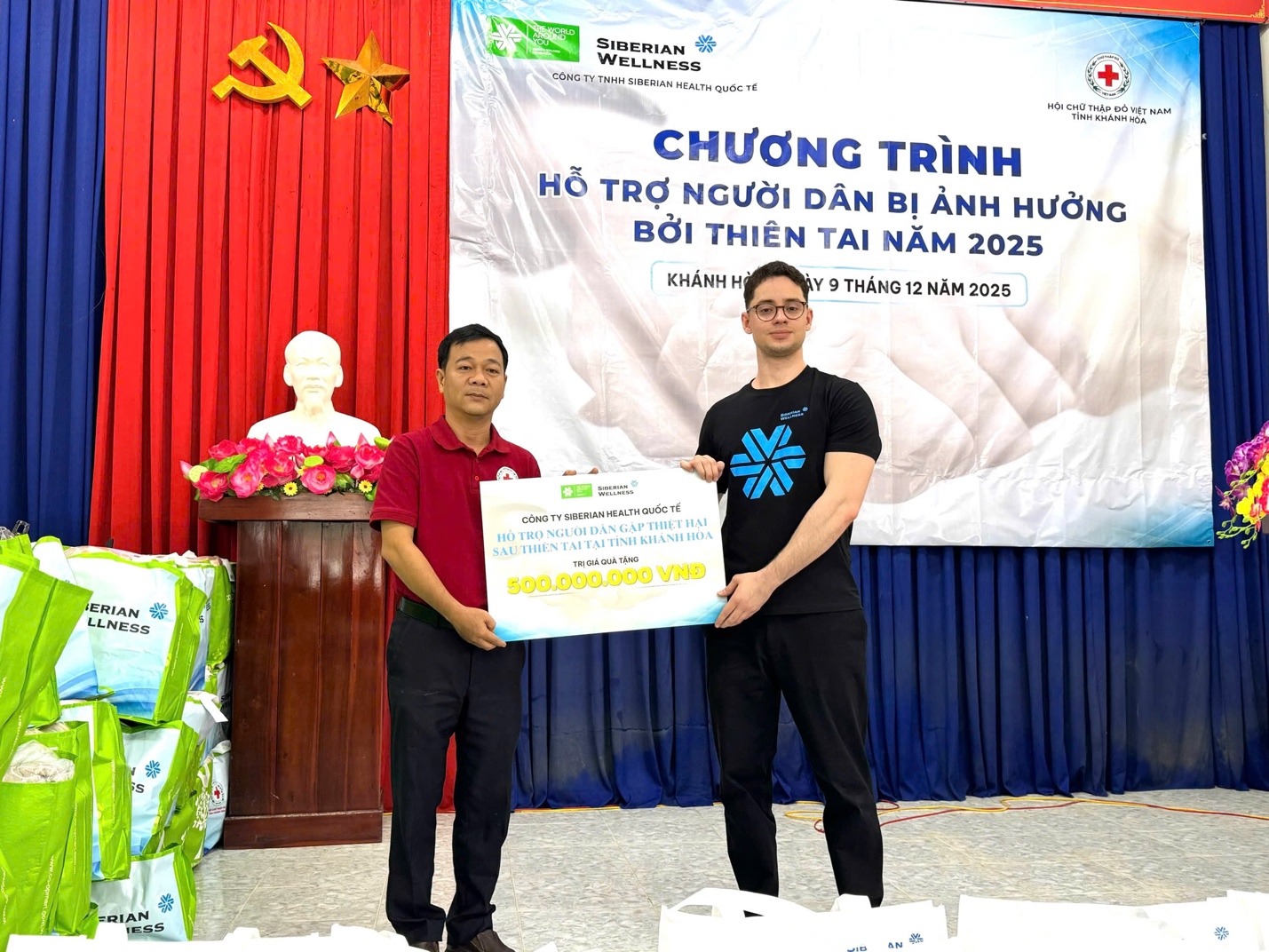 Công ty Siberian Health Quốc tế hỗ trợ người dân chịu ảnh hưởng bởi thiên tai tại Nha Trang